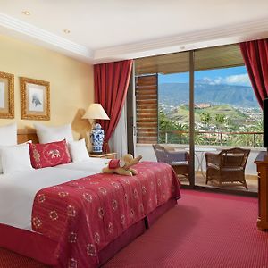 Suite "Senator" met een King Size Bed